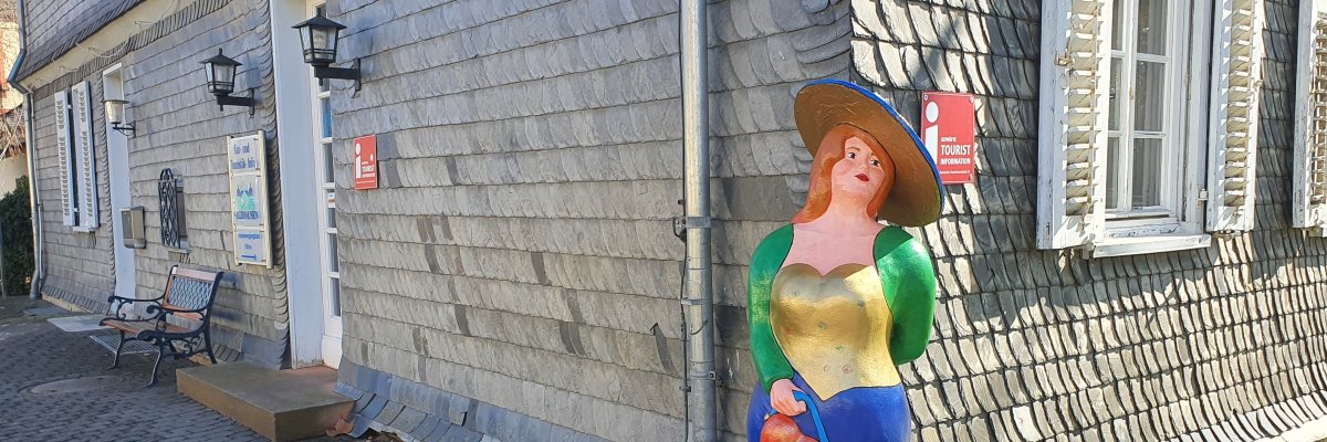 Kur- und Touristik-Info, Quellenstraße 2 Eingangsbereich Gebäude Kur- und Touristik-Info, Quellenstraße 2